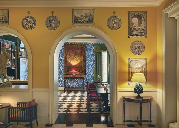 Rocco De La Hotel